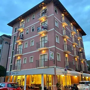 https://hotel-rosa-caorle.hotelinveneto.com