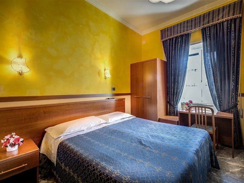 Hotel Planet Рим 2*,